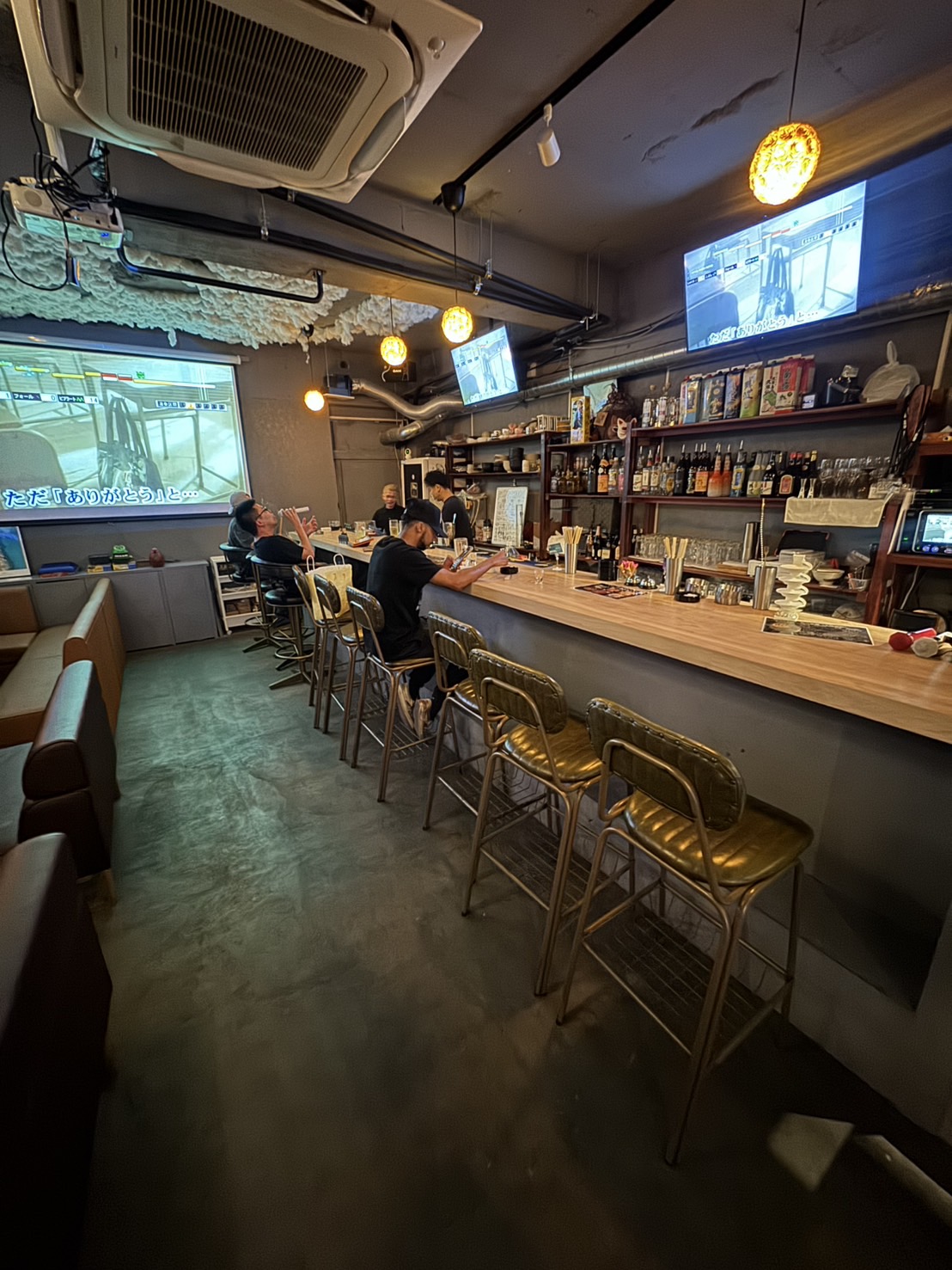 BAR CONCONのカウンター席