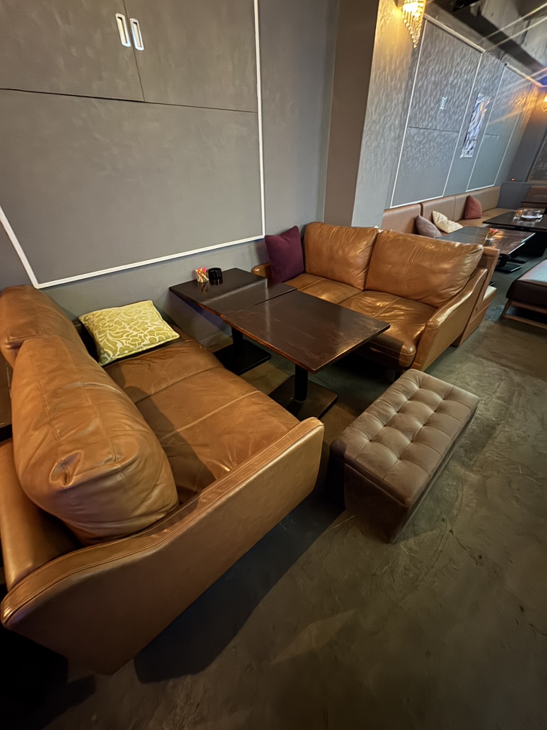 BAR CONCONのソファ席